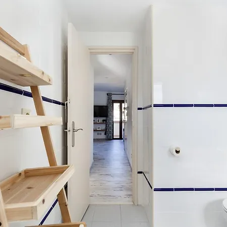 Lets Holidays 1 Minute To The