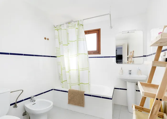 Lets Holidays 1 Min To The *