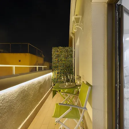 Apartment Lets Holidays 1 Min To The